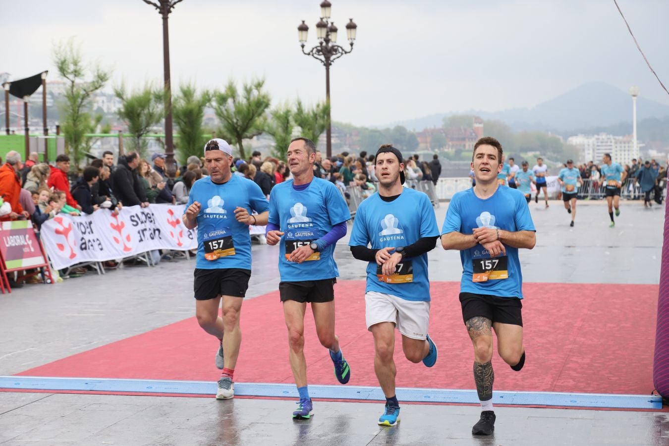 Llegada a meta de los participantes en la Carrera de Empresas 2023