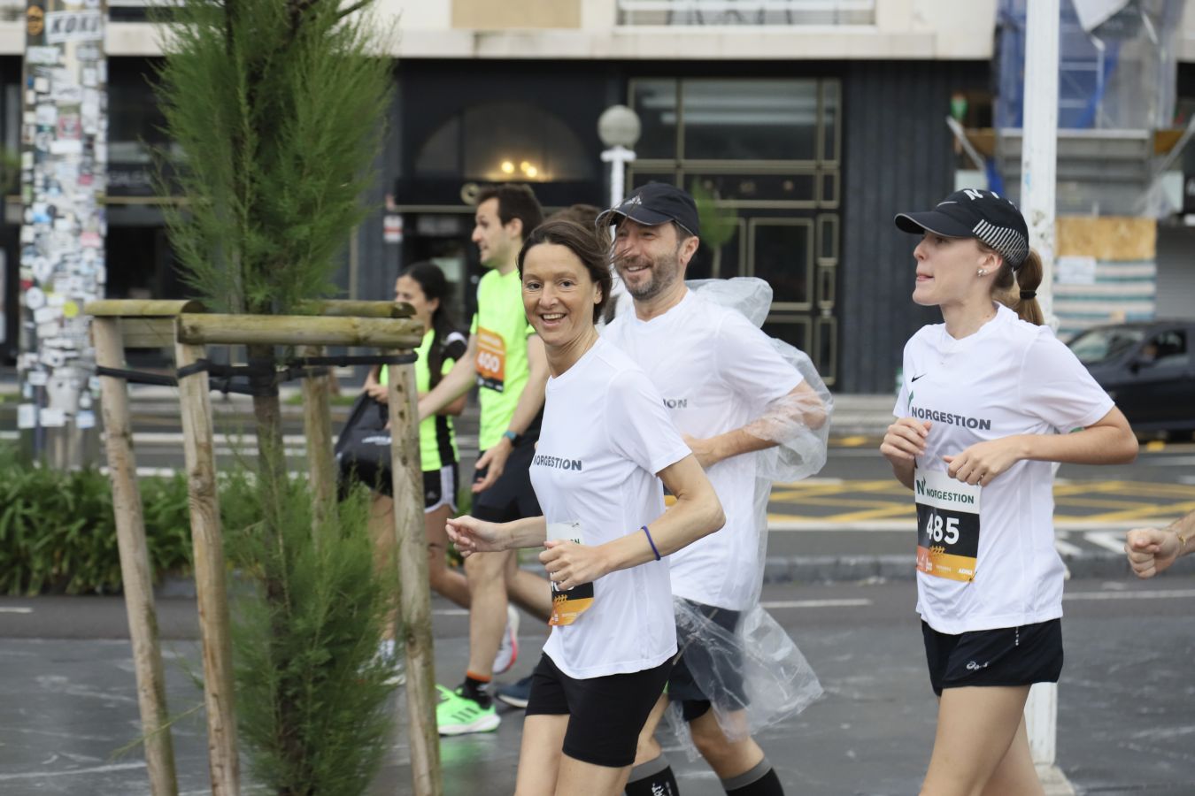 Gran ambiente en la Carrera de Empresas de Donostia