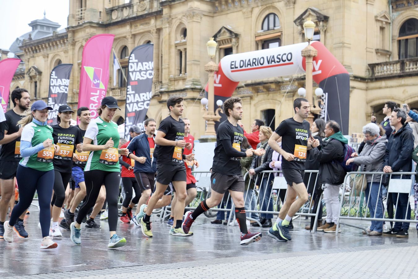 Gran ambiente en la Carrera de Empresas de Donostia