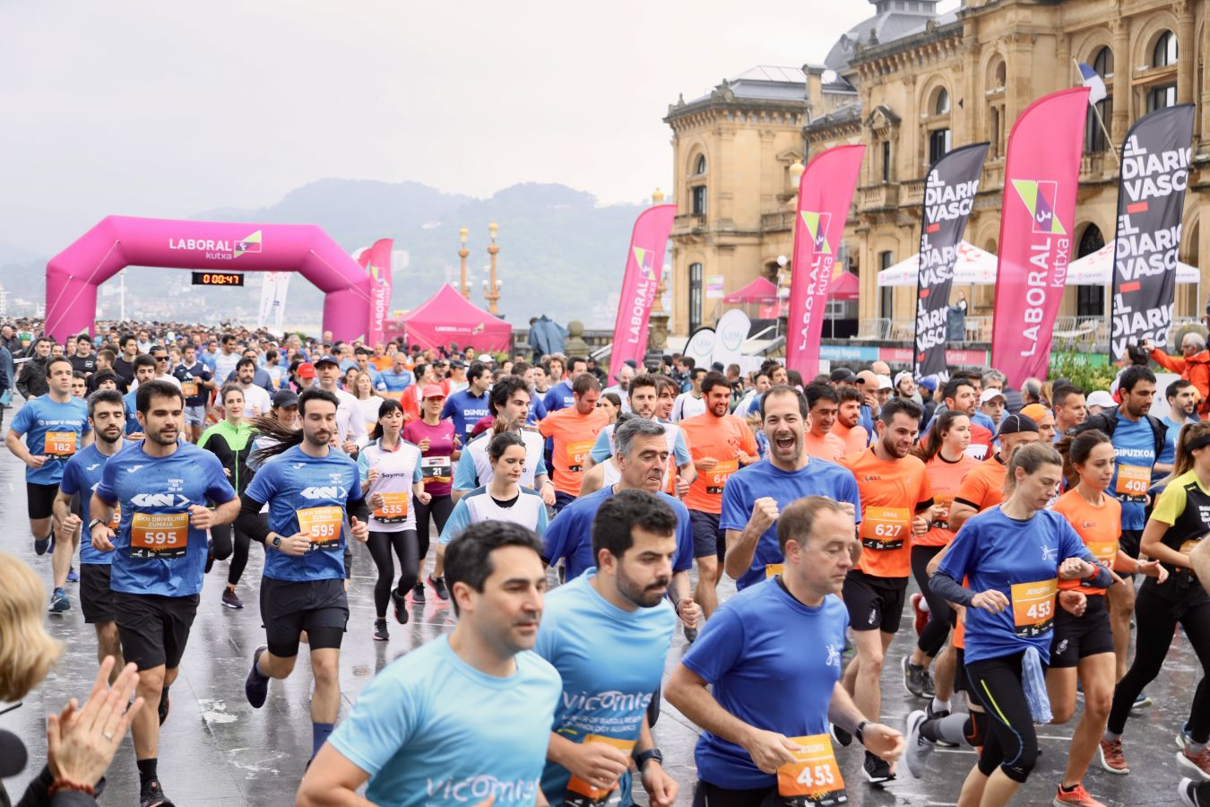 Gran ambiente en la Carrera de Empresas de Donostia