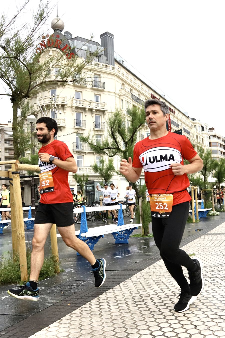 Gran ambiente en la Carrera de Empresas de Donostia