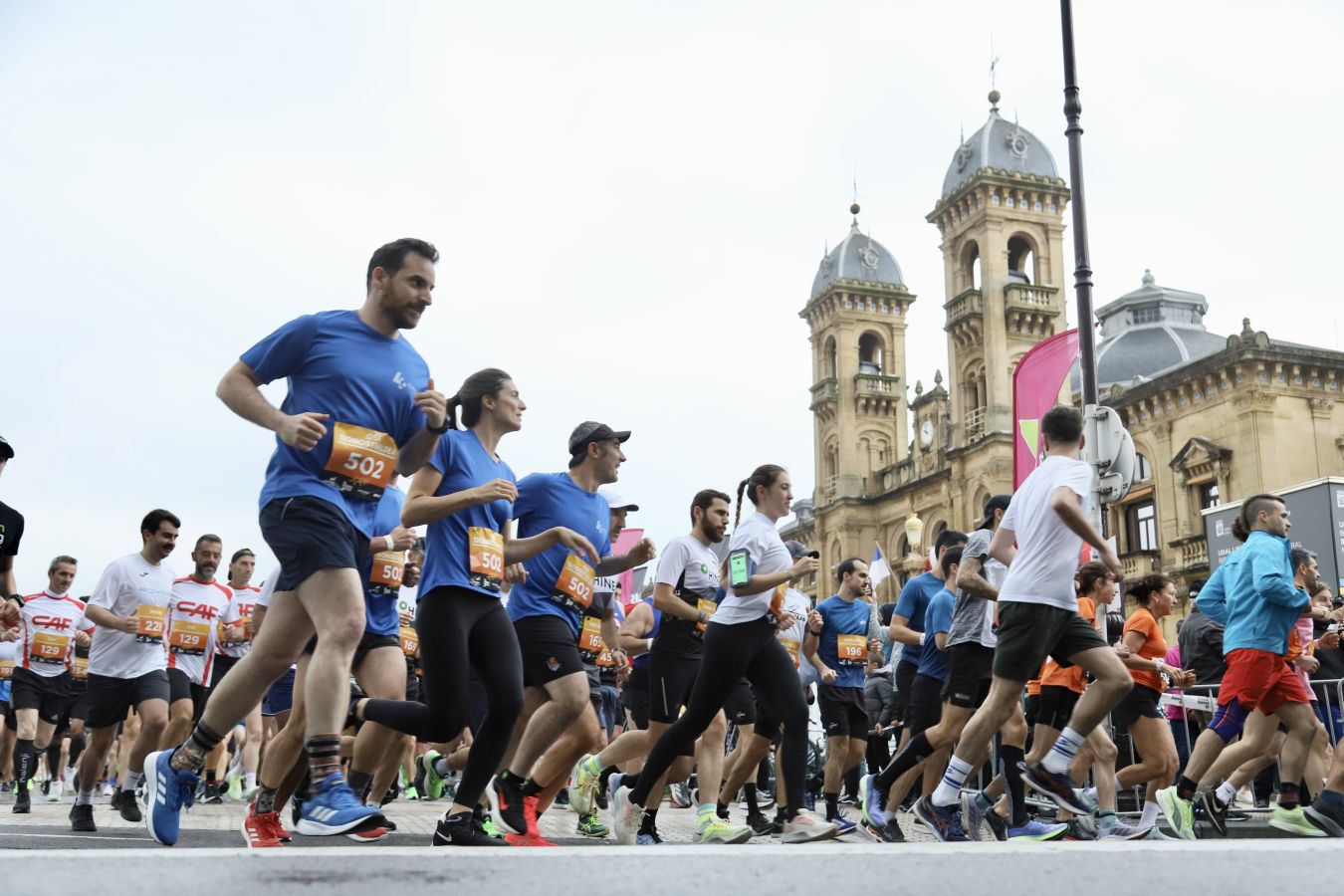Gran ambiente en la Carrera de Empresas de Donostia