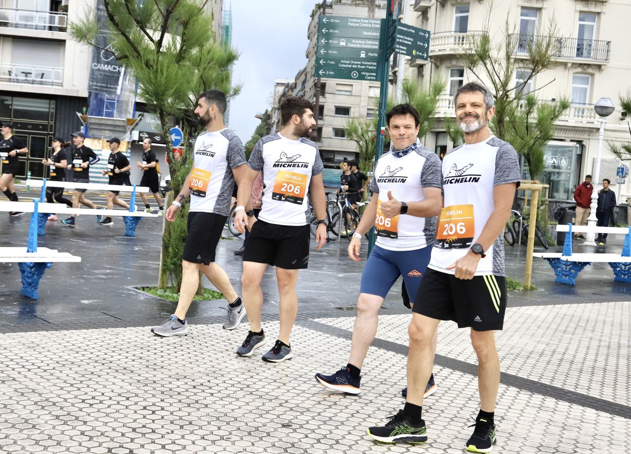 Gran ambiente en la Carrera de Empresas de Donostia