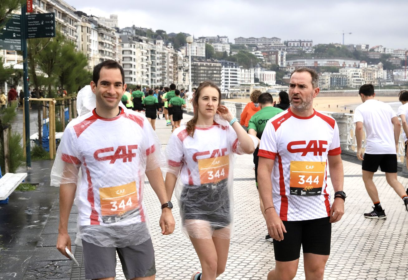 Gran ambiente en la Carrera de Empresas de Donostia