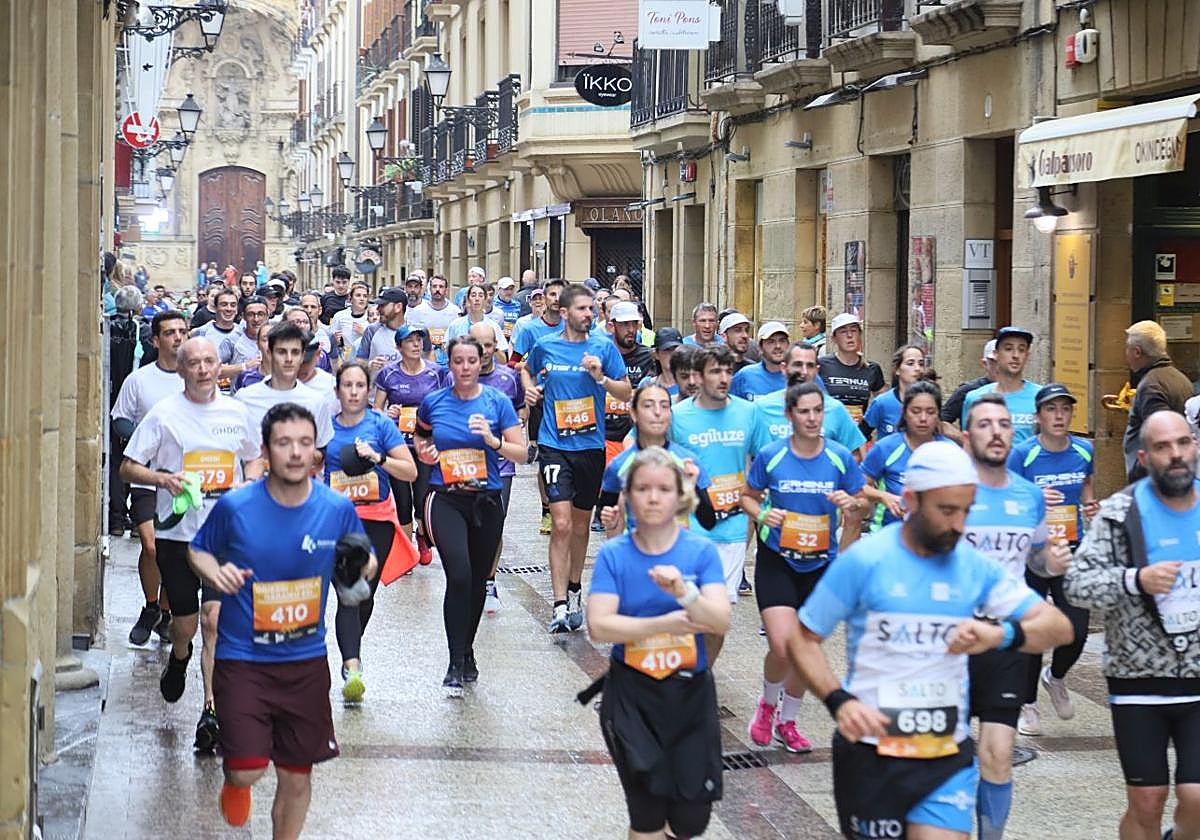 Los corredores, a su paso por la Parte Vieja
