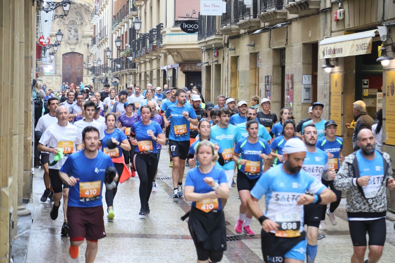 Los corredores, a su paso por la Parte Vieja