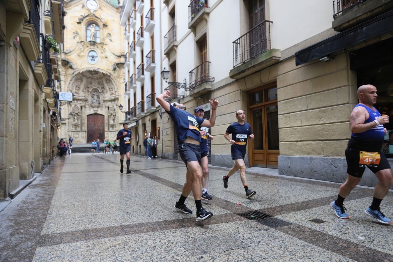 Los corredores, a su paso por la Parte Vieja