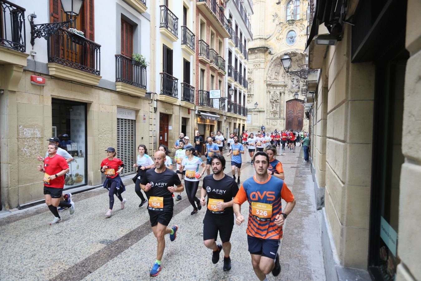 Los corredores, a su paso por la Parte Vieja