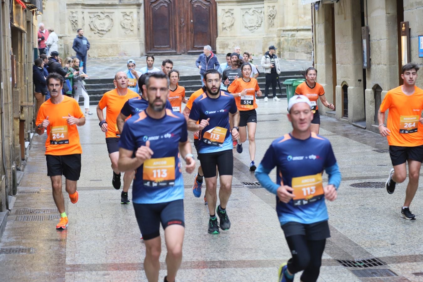 Los corredores, a su paso por la Parte Vieja