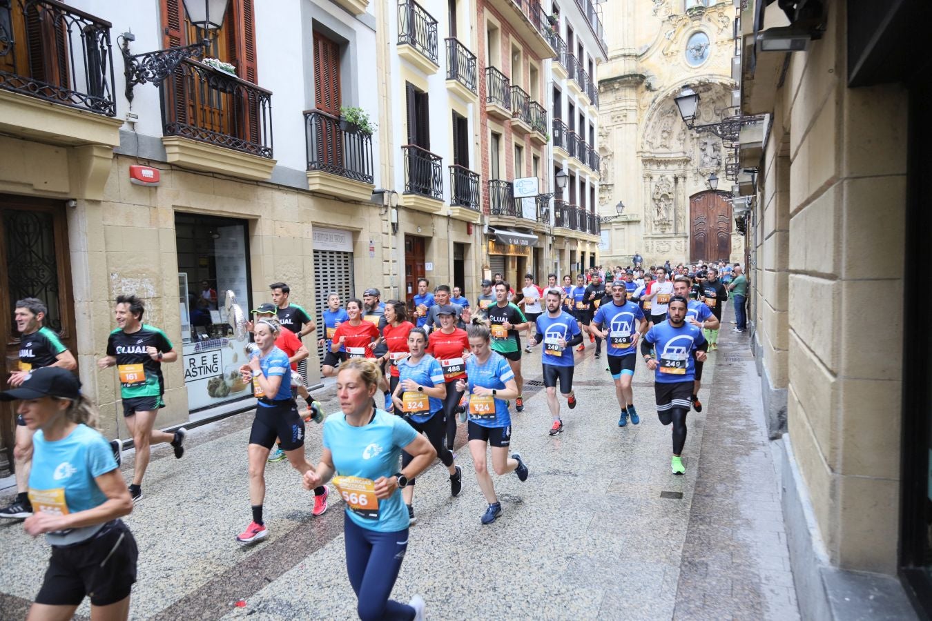 Los corredores, a su paso por la Parte Vieja