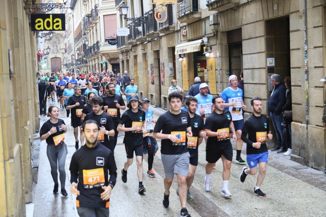 Los corredores, a su paso por la Parte Vieja