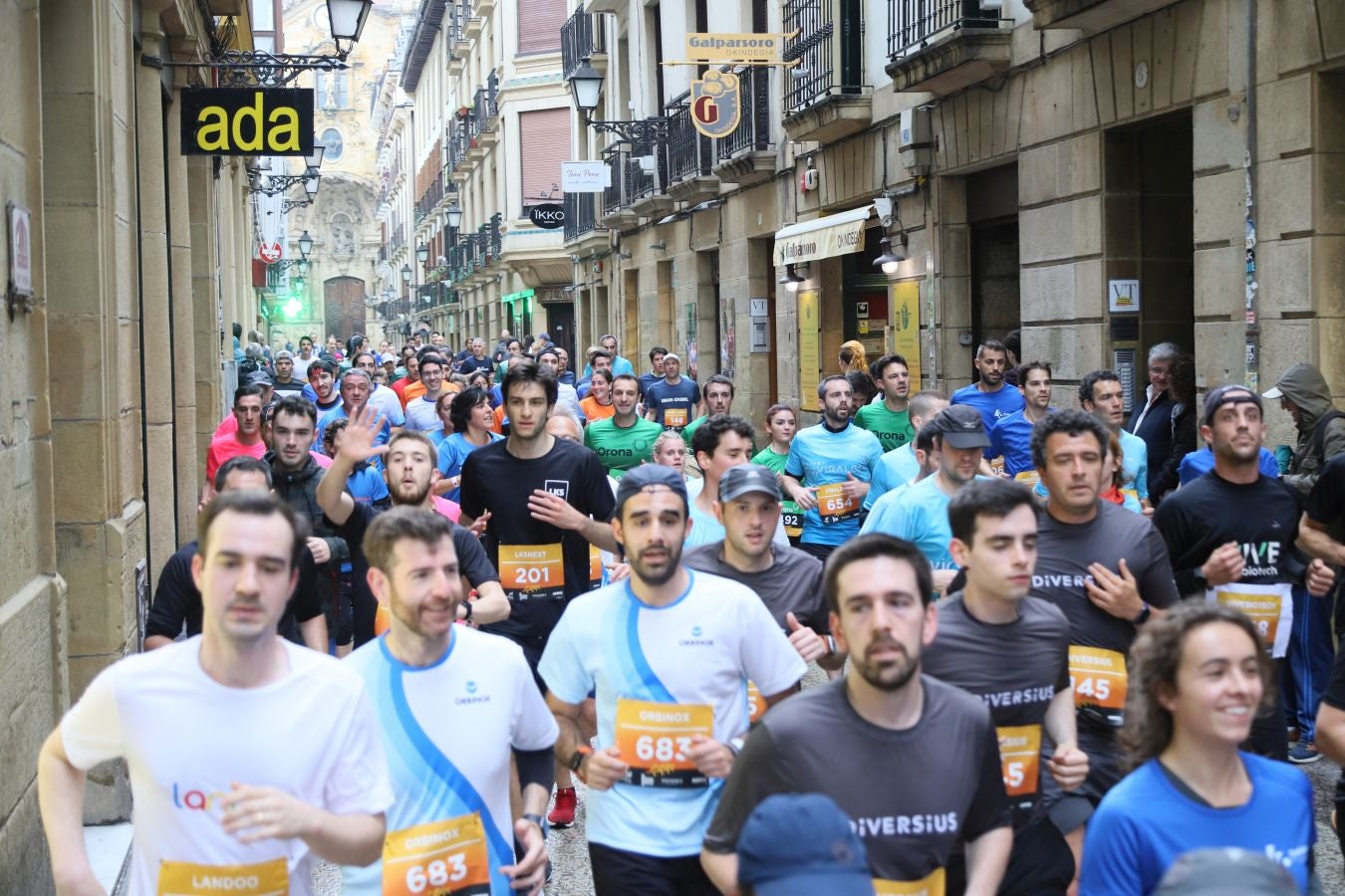 Los corredores, a su paso por la Parte Vieja