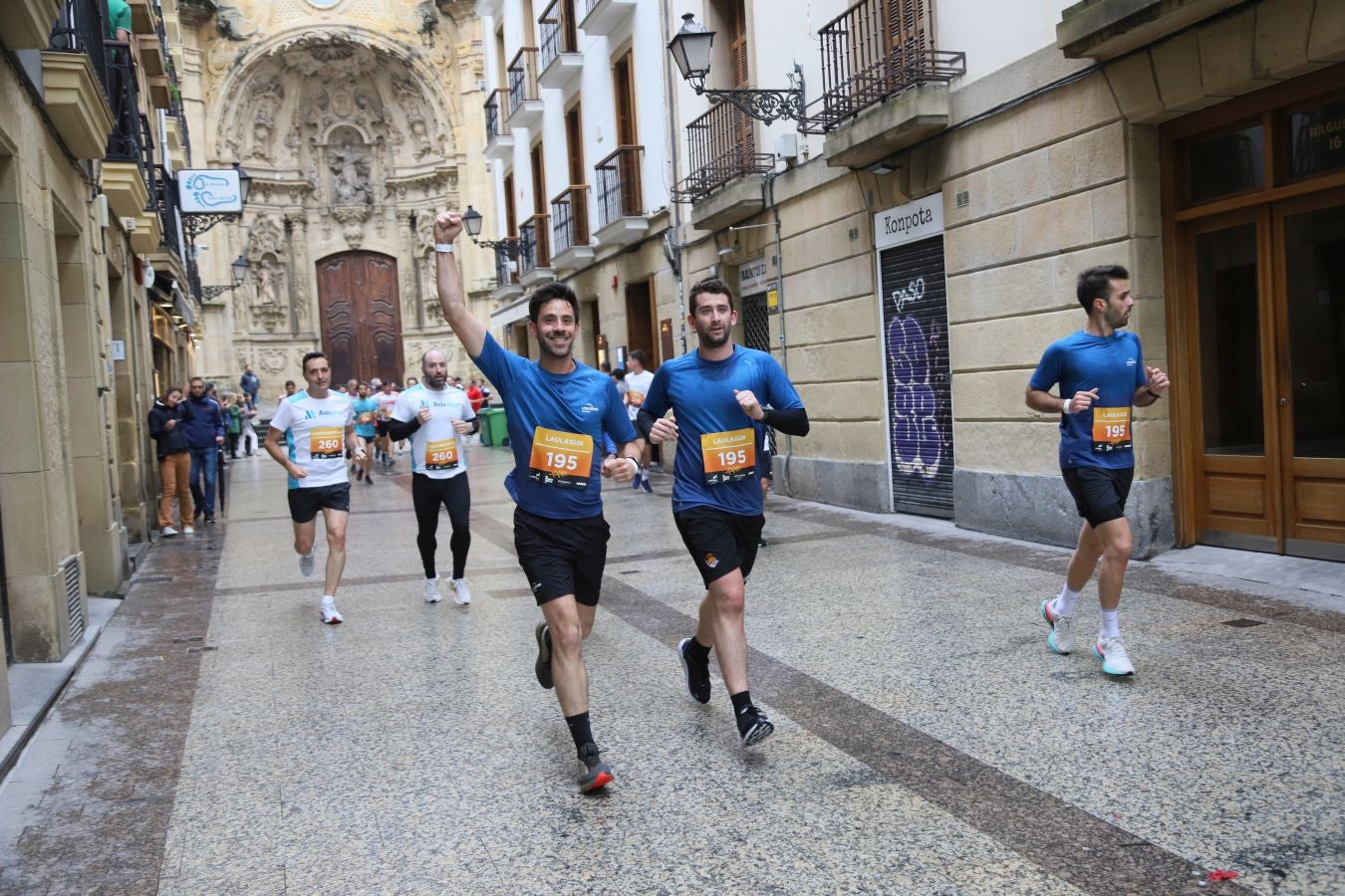 Los corredores, a su paso por la Parte Vieja