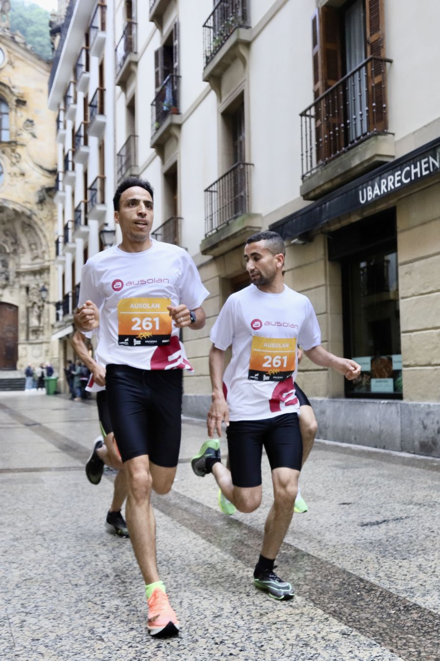 Los corredores, a su paso por la Parte Vieja