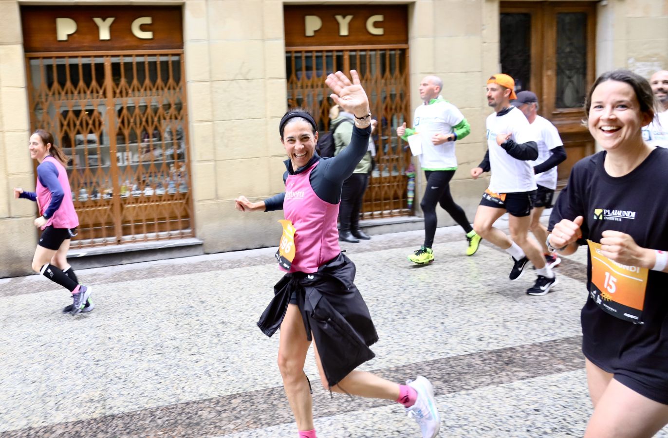 Los corredores, a su paso por la Parte Vieja