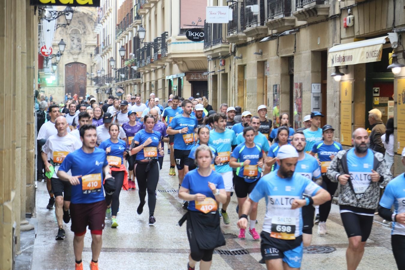 Los corredores, a su paso por la Parte Vieja