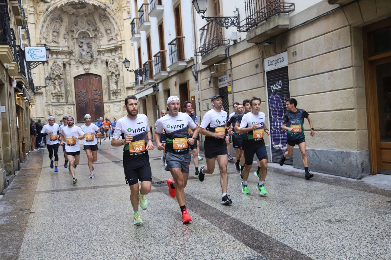 Los corredores, a su paso por la Parte Vieja