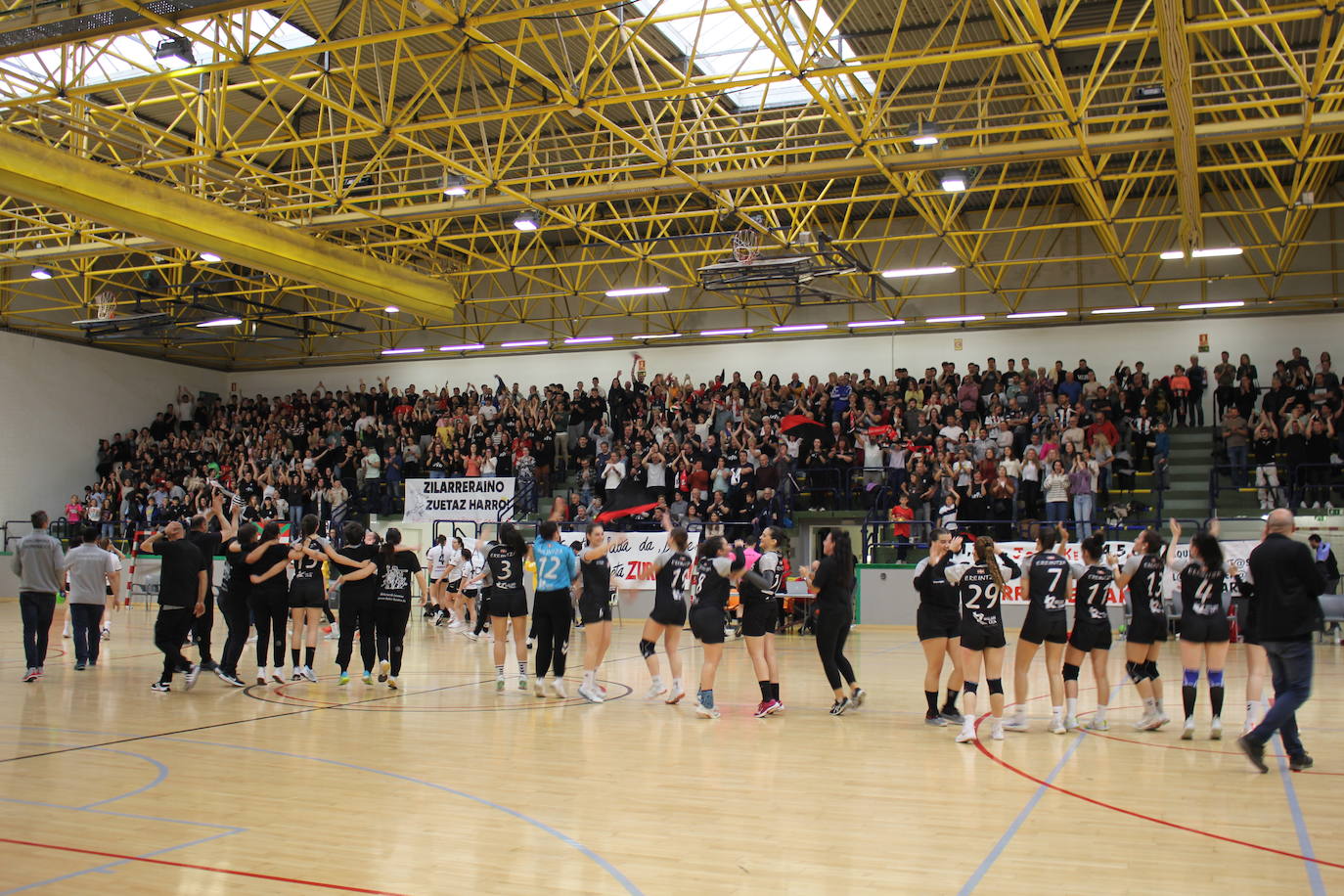 Fiesta en Errenteria con el ascenso del Ereintza