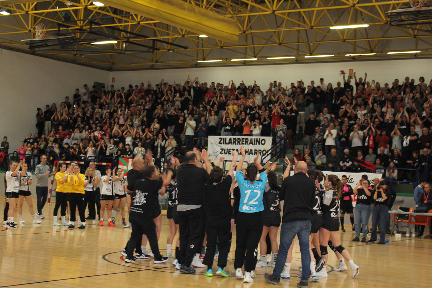 Fiesta en Errenteria con el ascenso del Ereintza