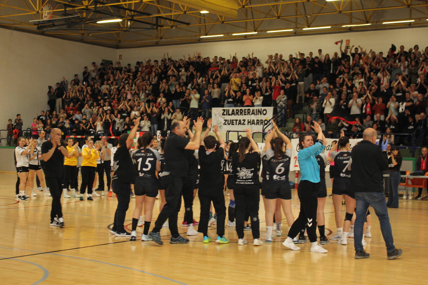 Fiesta en Errenteria con el ascenso del Ereintza
