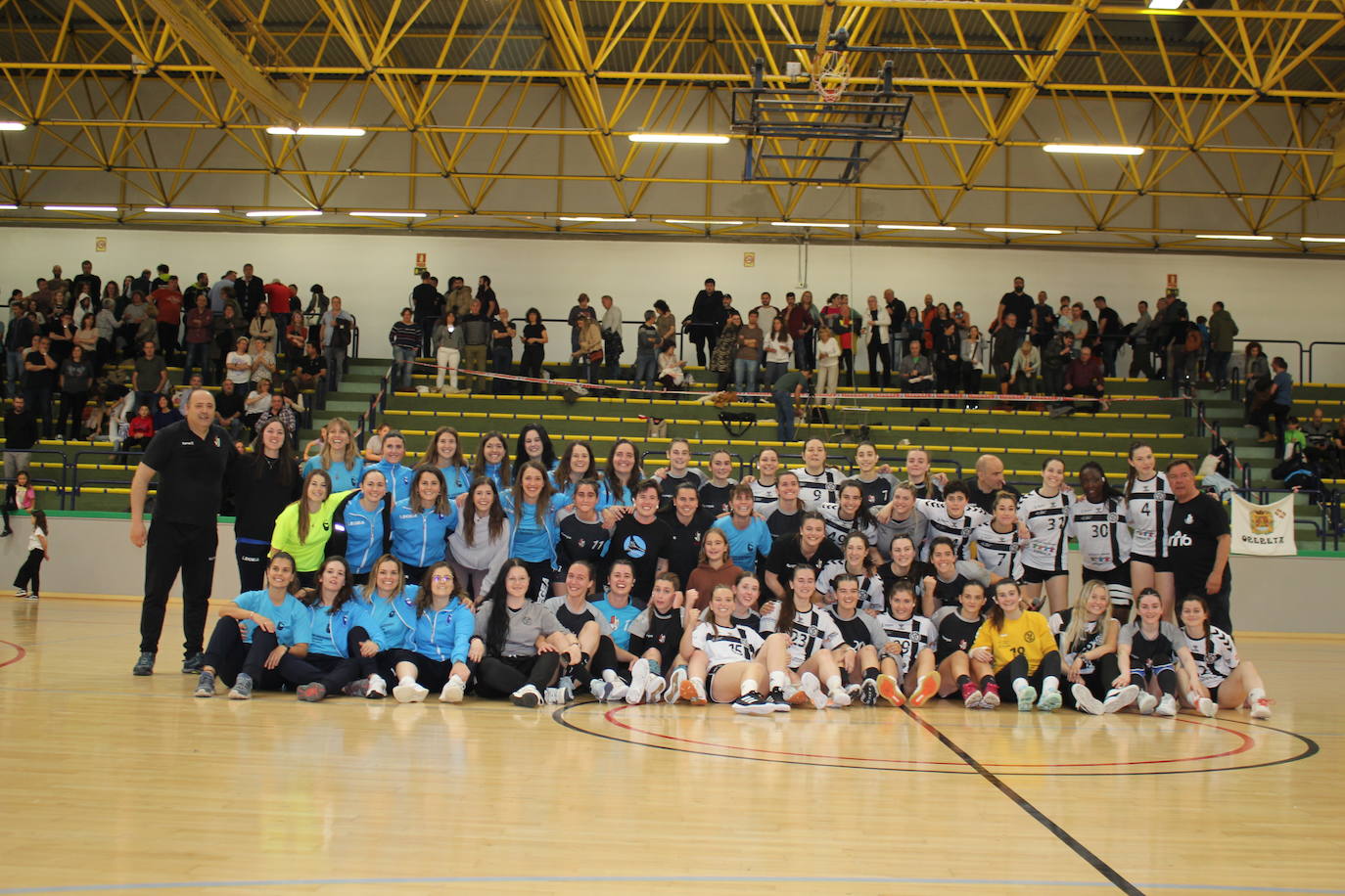 Fiesta en Errenteria con el ascenso del Ereintza