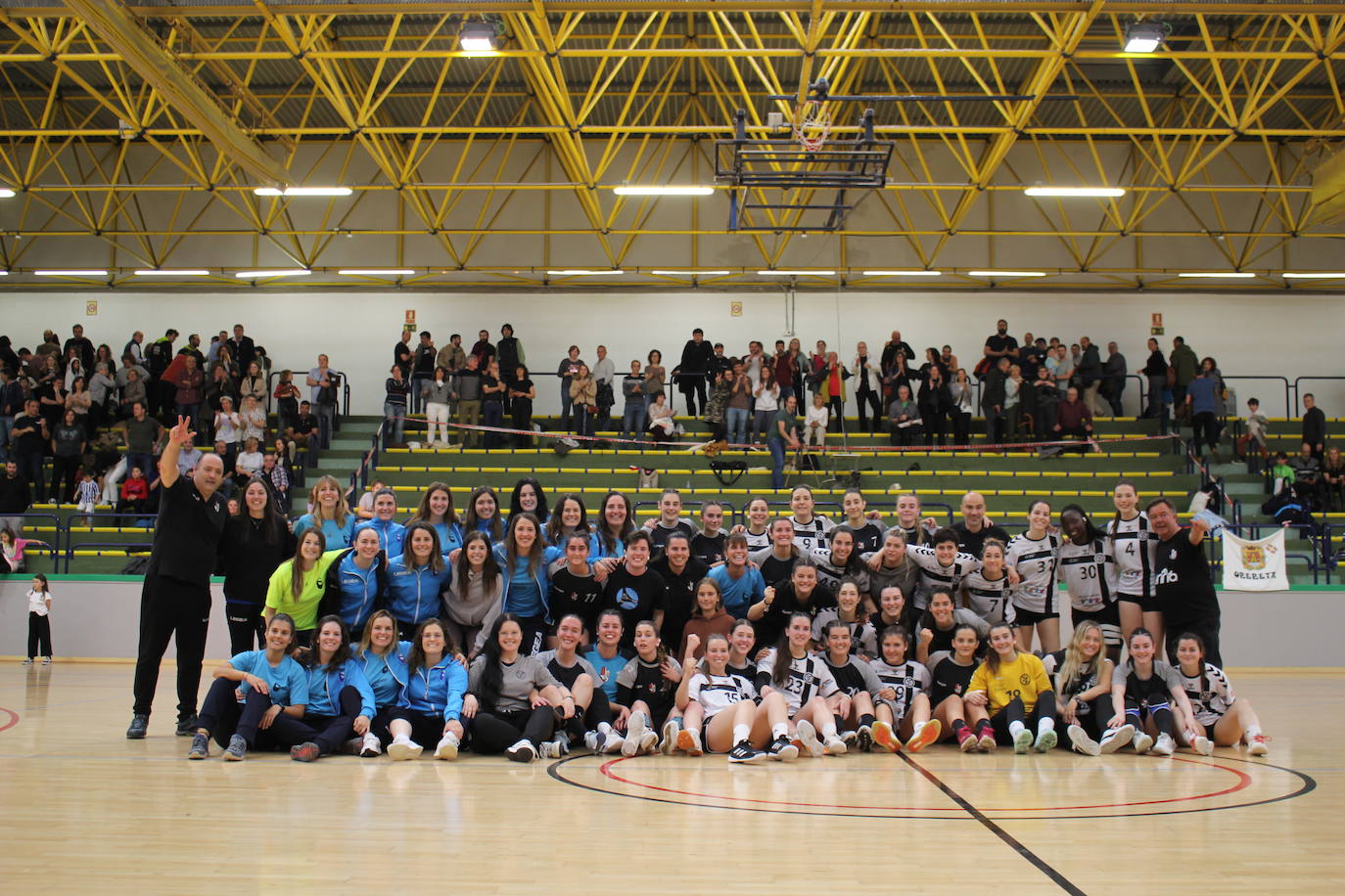 Fiesta en Errenteria con el ascenso del Ereintza