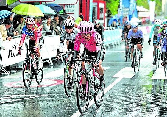 Asuntos Internos investiga a varios ertzainas por el atropello de una ciclista en la Itzulia