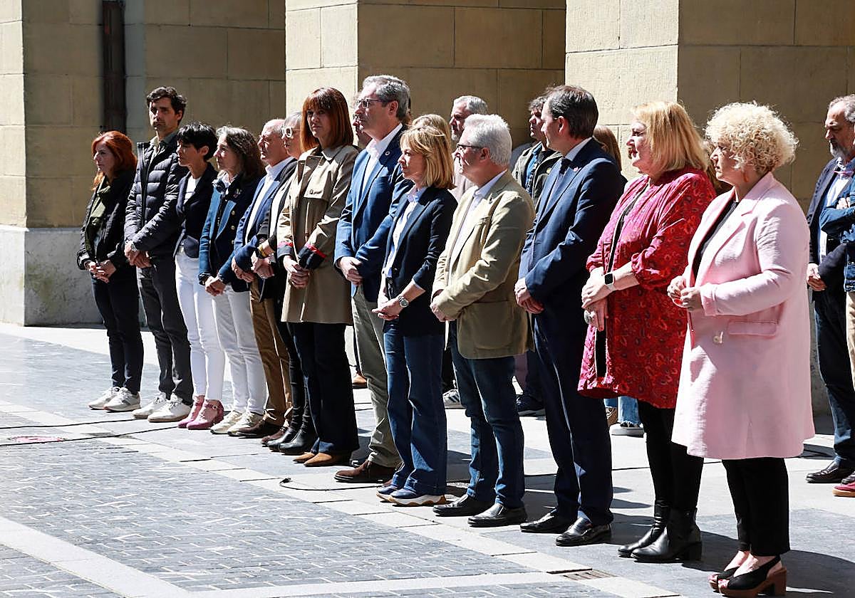 Concentración de repulsa por el asesinato machista de Orio convocada por la Diputación de Gipuzkoa.