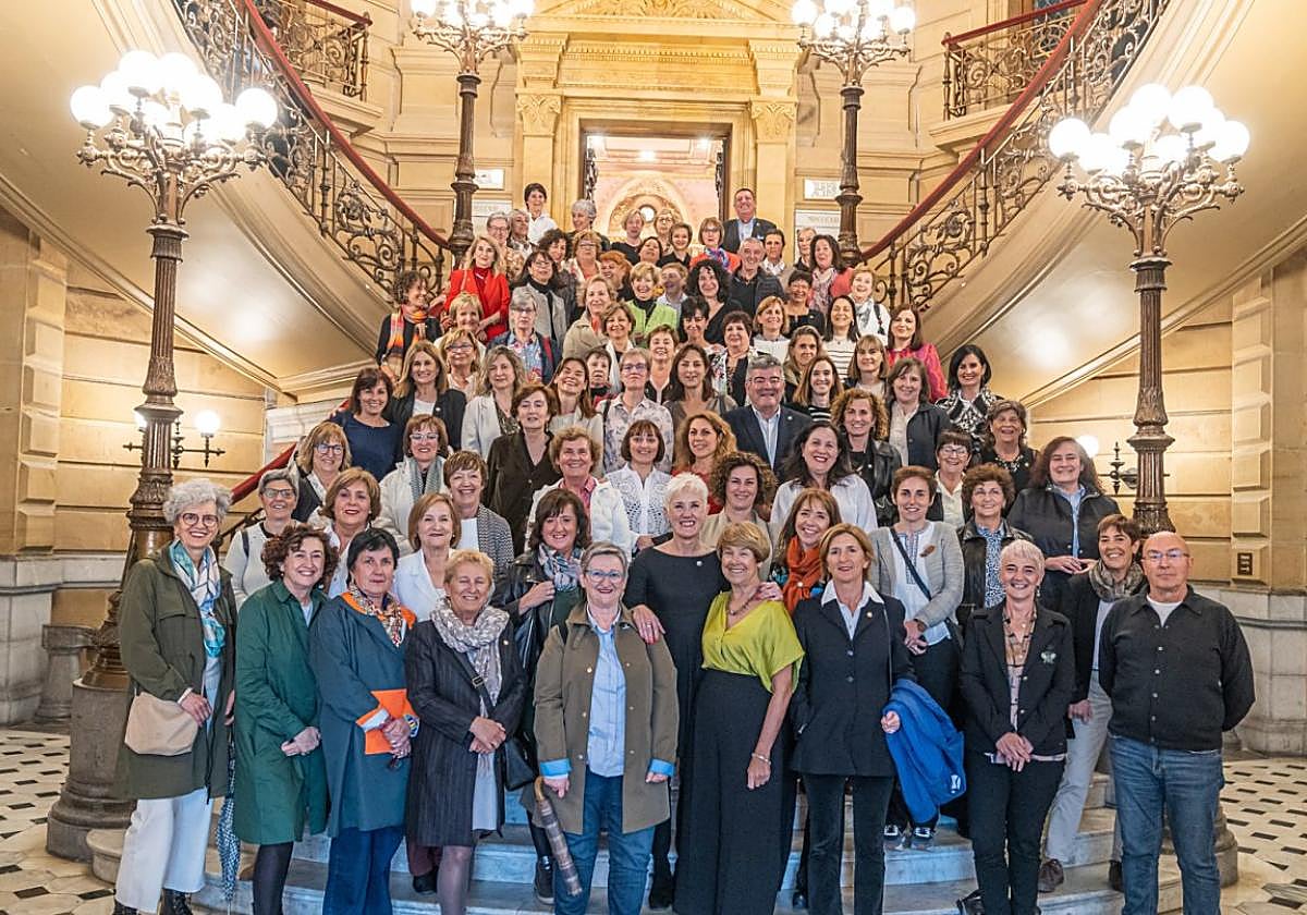 Enfermeras que se han jubilado recientemente y las que han cumplido 25 años de profesión.