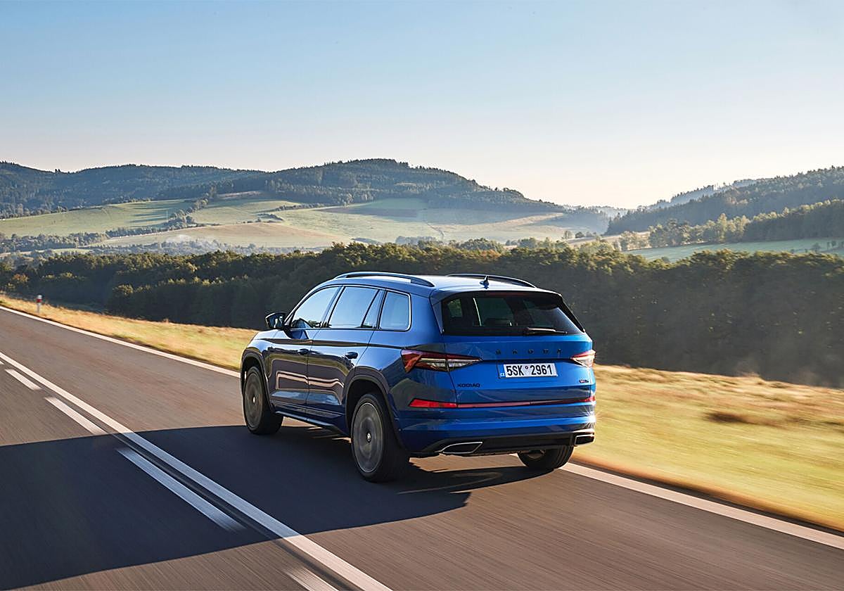 Para los entusiastas de la deportividad, el Kodiaq ofrece la versión RS, con un motor de gasolina 2.0 TSI que desarrolla una potencia de 245 CV. 