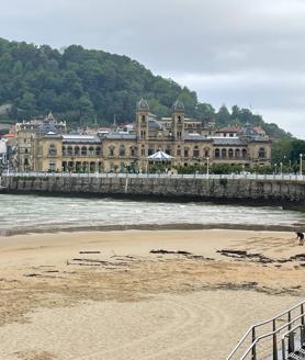 Imagen secundaria 2 - Estado de las playas de San Sebastián a primera hora de este domingo 