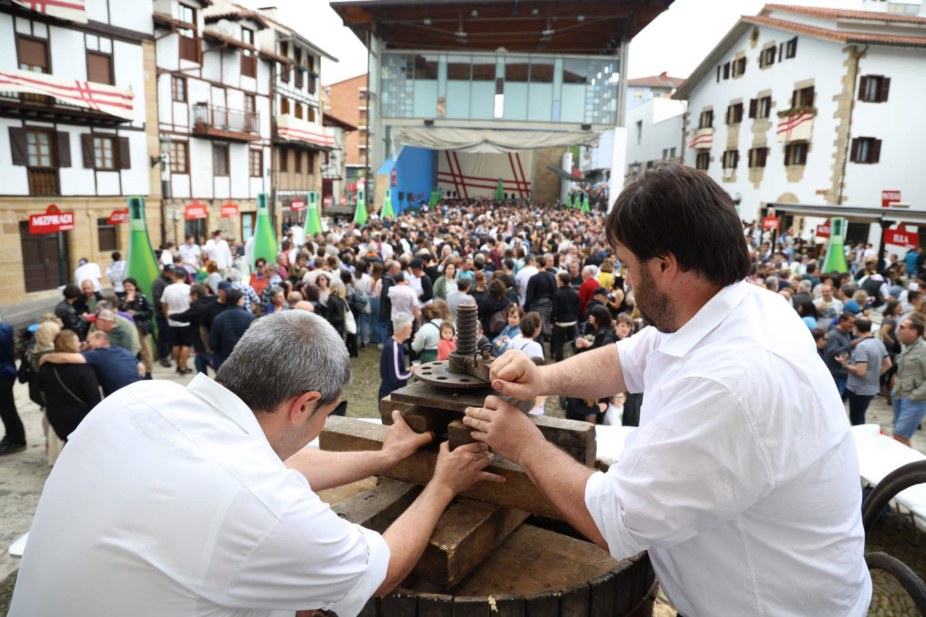 La sidra, protagonista en Usurbil