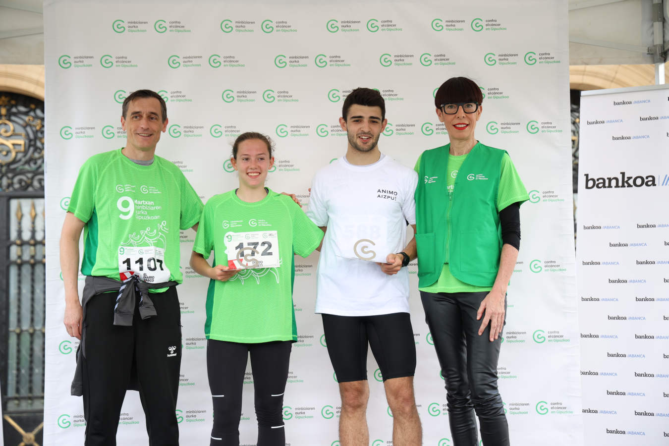 Una marea verde contra el cáncer recorre Donostia