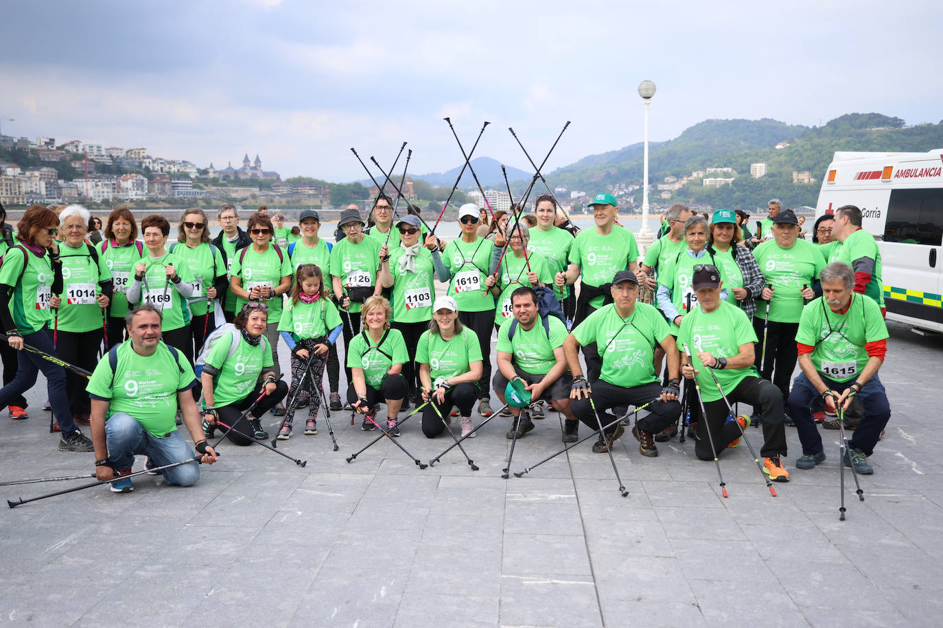 Una marea verde contra el cáncer recorre Donostia