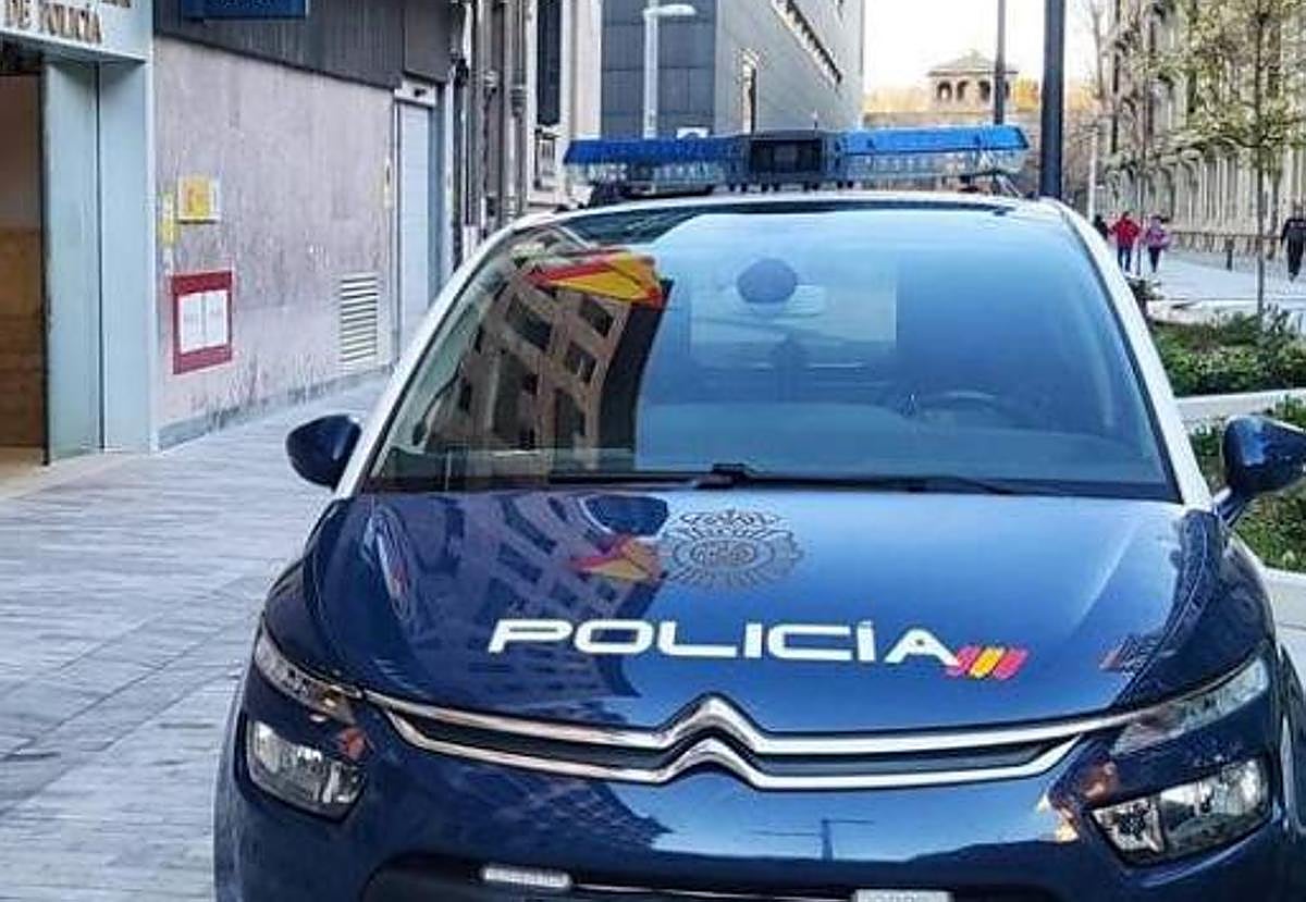 Coche de la Policía Nacional en Pamplona