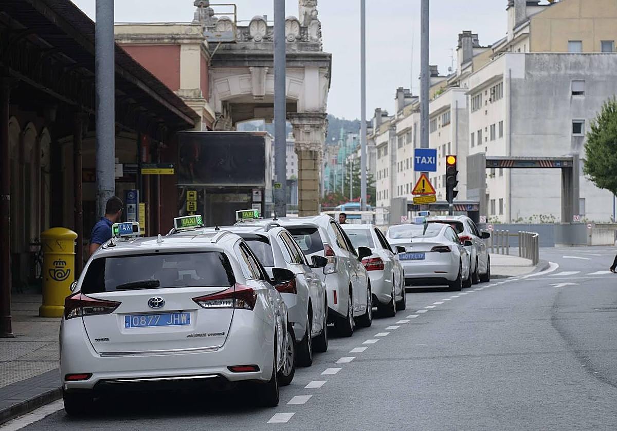 Taxis de Donostia en la estación de tren.