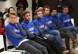 Asier Illarramendi, en el centro de la imagen junto a Odegaard, Januzaj, Zurutuza, Oyarzabal y Monreal, en una imagen de 2019.