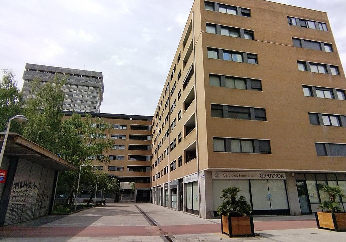 La vivienda en cuestión se ubica en los terrenos donde estuvo el viejo campo de fútbol de Atotxa.