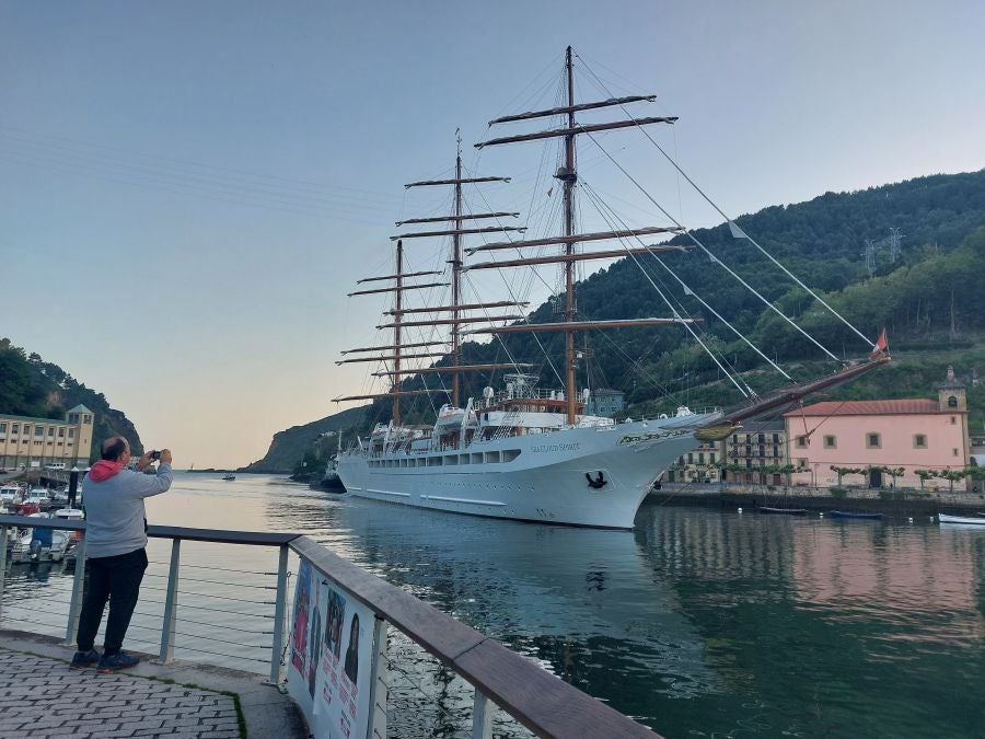 El &#039;Sea Cloud Spirit&#039;, en Pasaia