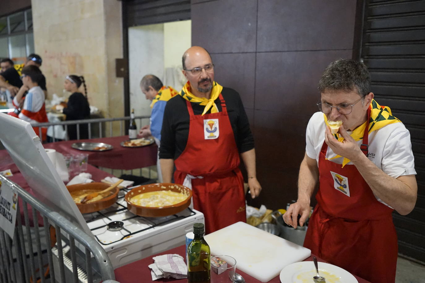 Mario Bros, el gran circo y hasta boxeo: el Mozorro Eguna de Beasain no defrauda