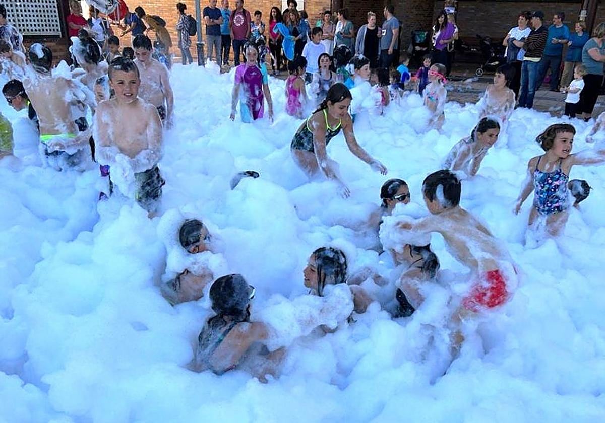 La fiesta de la espuma, como esta celebrada en las fiestas de Beheko kale, incluida como actividad especial.