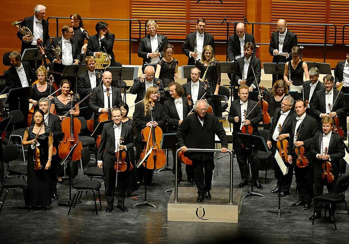 El maestro dirigió a la Orquesta Sinfónica de Frankfurt durante la Quincena Musical de 2016.