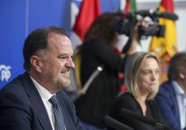 El presidente del PP vasco, Carlos Iturgaiz, ha presidido la Junta Directiva Regional del Partido Popular del País Vasco en Bilbao.