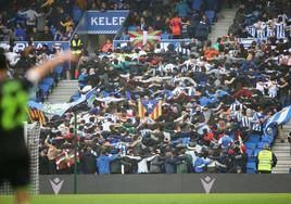 Aficionados festejan un gol en el Reale Arena.