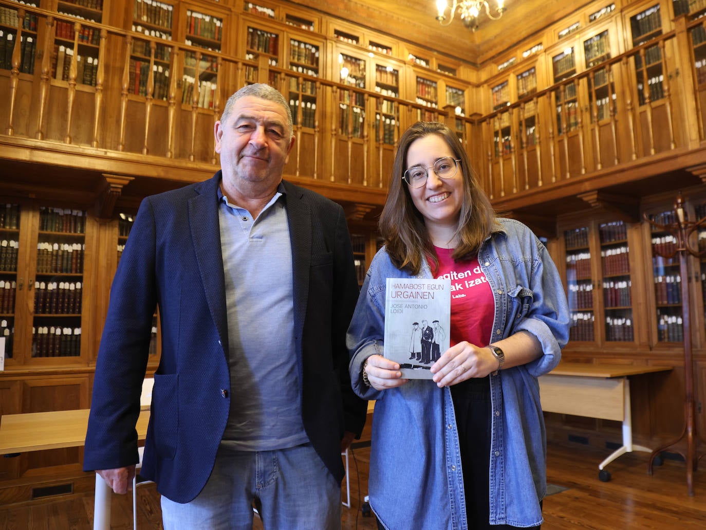 Jon Alonso eta Uxue Razquin, asteazken honetako aurkezpenean.