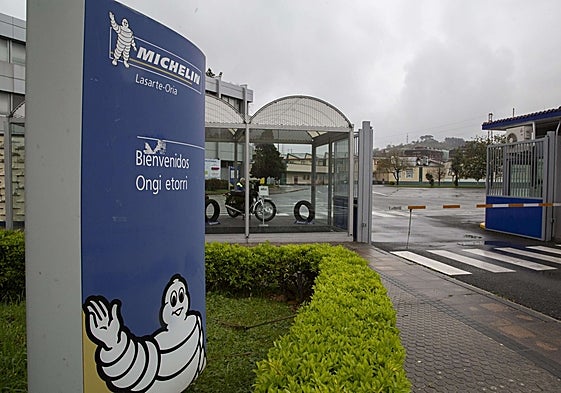 Entrada de la fábrica de Michelin Lasarte en la que trabajan 500 empleados.