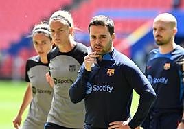 Irene Paredes junto a su técnico Giráldez, ayer en Eindhoven.