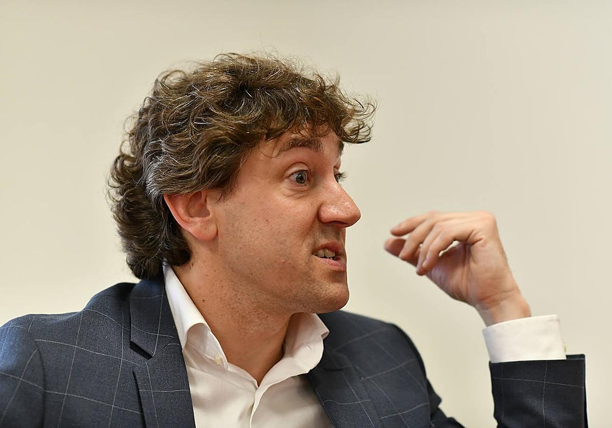 Eneko Andueza, en un momento de la entrevista.
