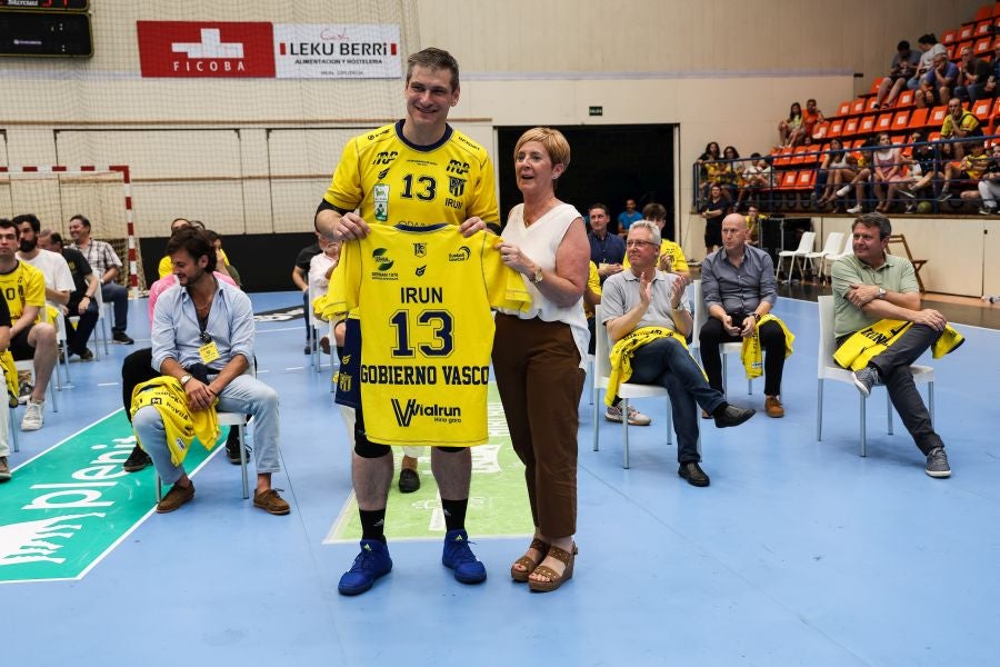 El partido del Bidasoa y las despedidas, en imágenes