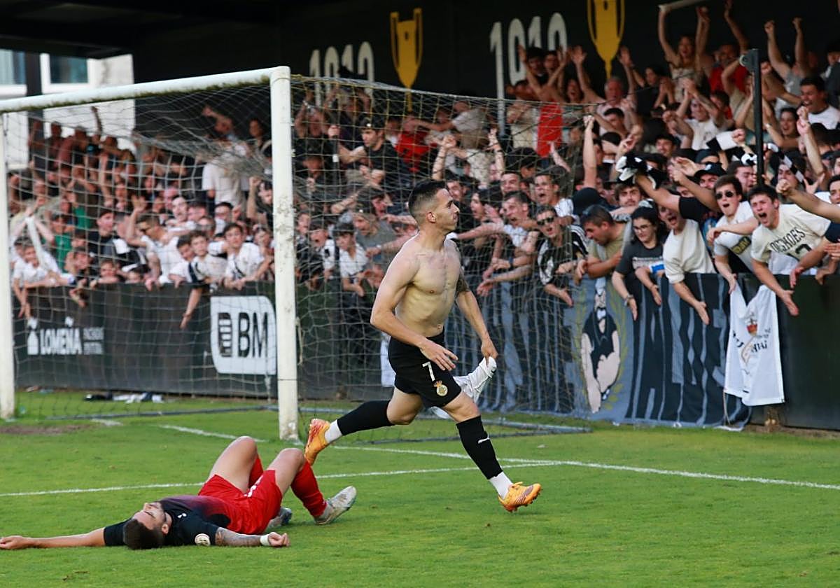 Tensión ante La Nucía. Fede Andrada logró el tanto que puso fin al sufrimiento del Real Unión. Fotos: de la hera y lusa